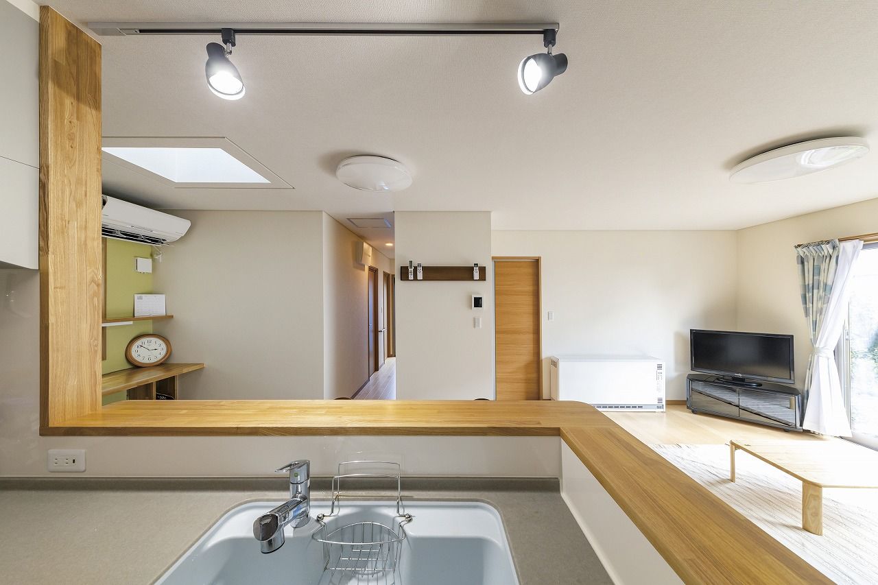 間中工務店 開放感が心地よい、光溢れるLDK。広々とした空間に、家族が集まる過ごしやすい平屋の建築実例画像8