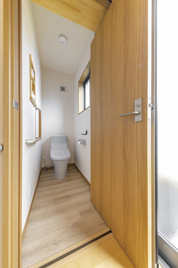 間中工務店 開放感が心地よい、光溢れるLDK。広々とした空間に、家族が集まる過ごしやすい平屋の建築実例画像10