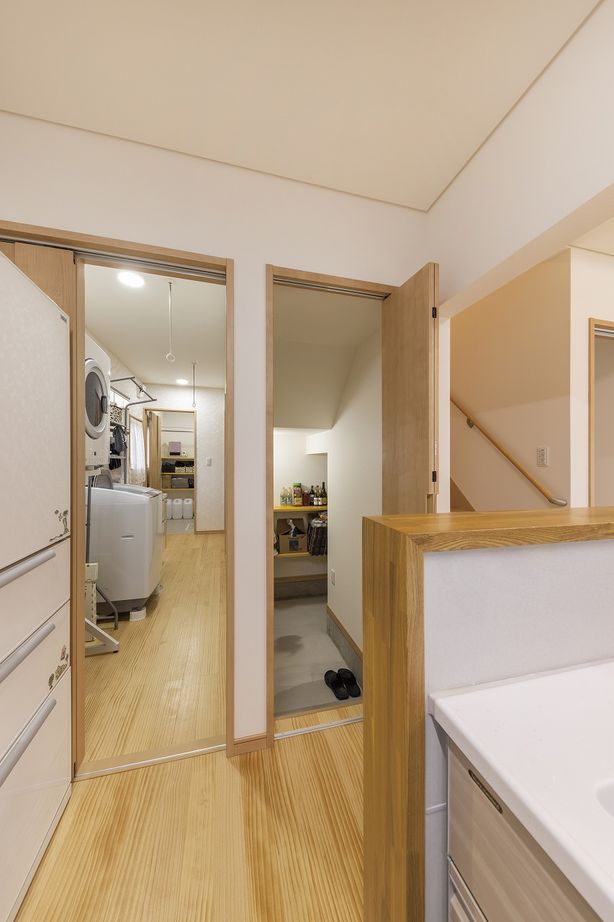 間中工務店 吹き抜けに渡した迫力ある梁が印象的！木の温もり溢れる、先を見据えた子育てしやすい住まいの建築実例画像7