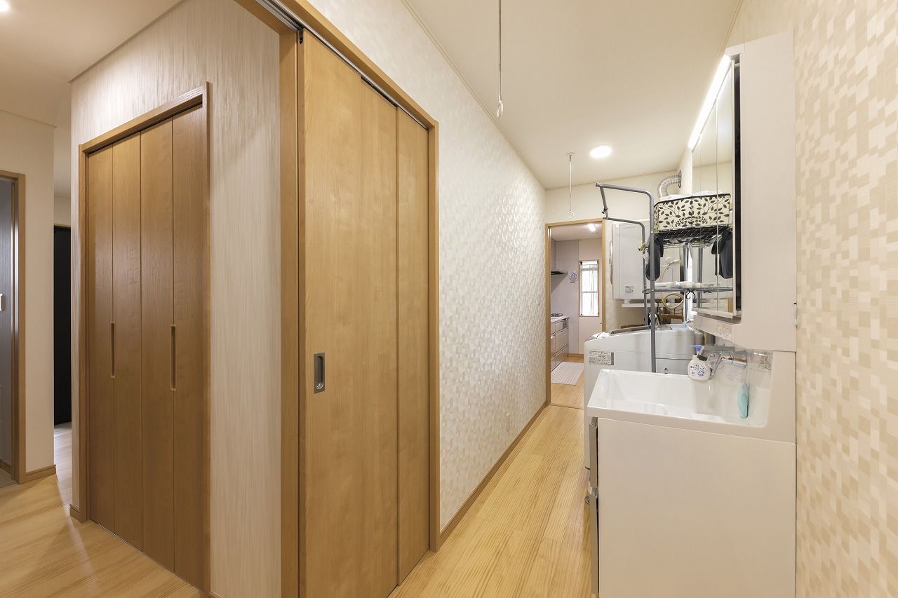 間中工務店 吹き抜けに渡した迫力ある梁が印象的！木の温もり溢れる、先を見据えた子育てしやすい住まいの建築実例画像8