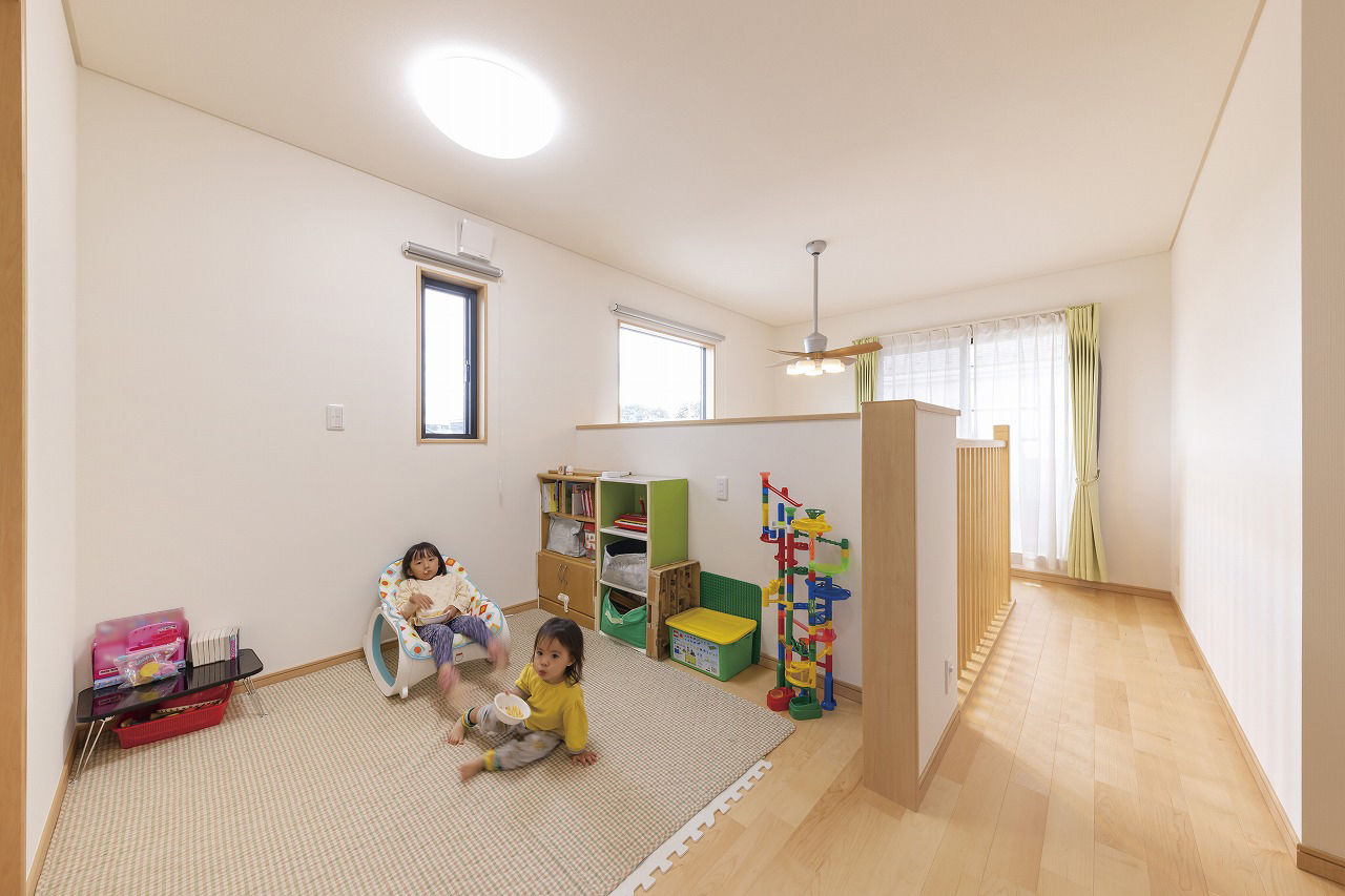 間中工務店 吹き抜けに渡した迫力ある梁が印象的！木の温もり溢れる、先を見据えた子育てしやすい住まいの建築実例画像9