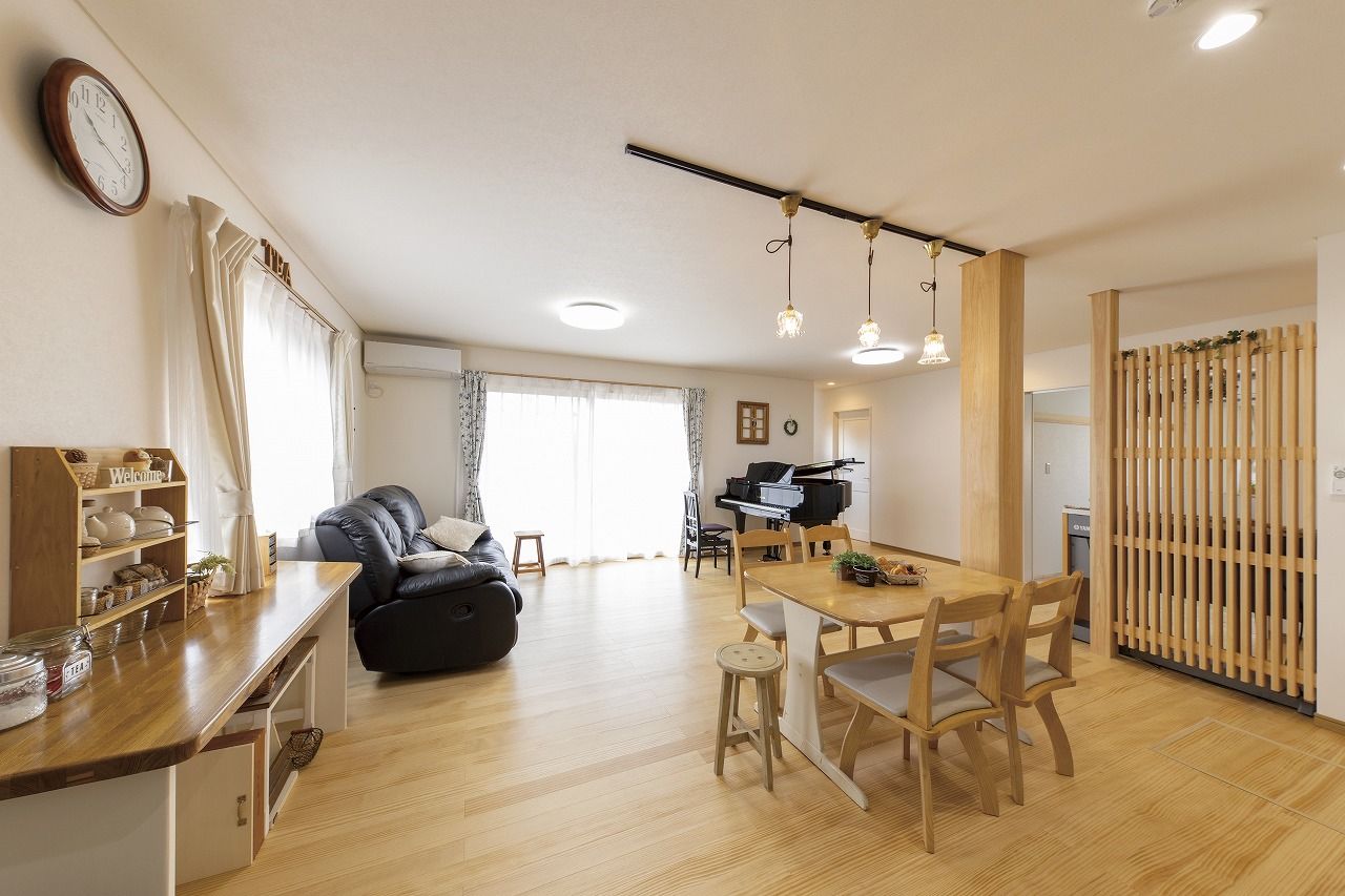 間中工務店 程よい距離感で、家族の絆が深まる二世帯住宅。リズミカルなデザインが目を引く平屋の住まいの建築実例画像2