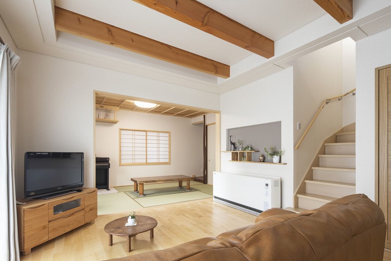 間中工務店 考え抜かれた動線が暮らしを快適にする！随所に配した無垢材が心地よく、機能的で家事ラクな住まいの建築実例画像2