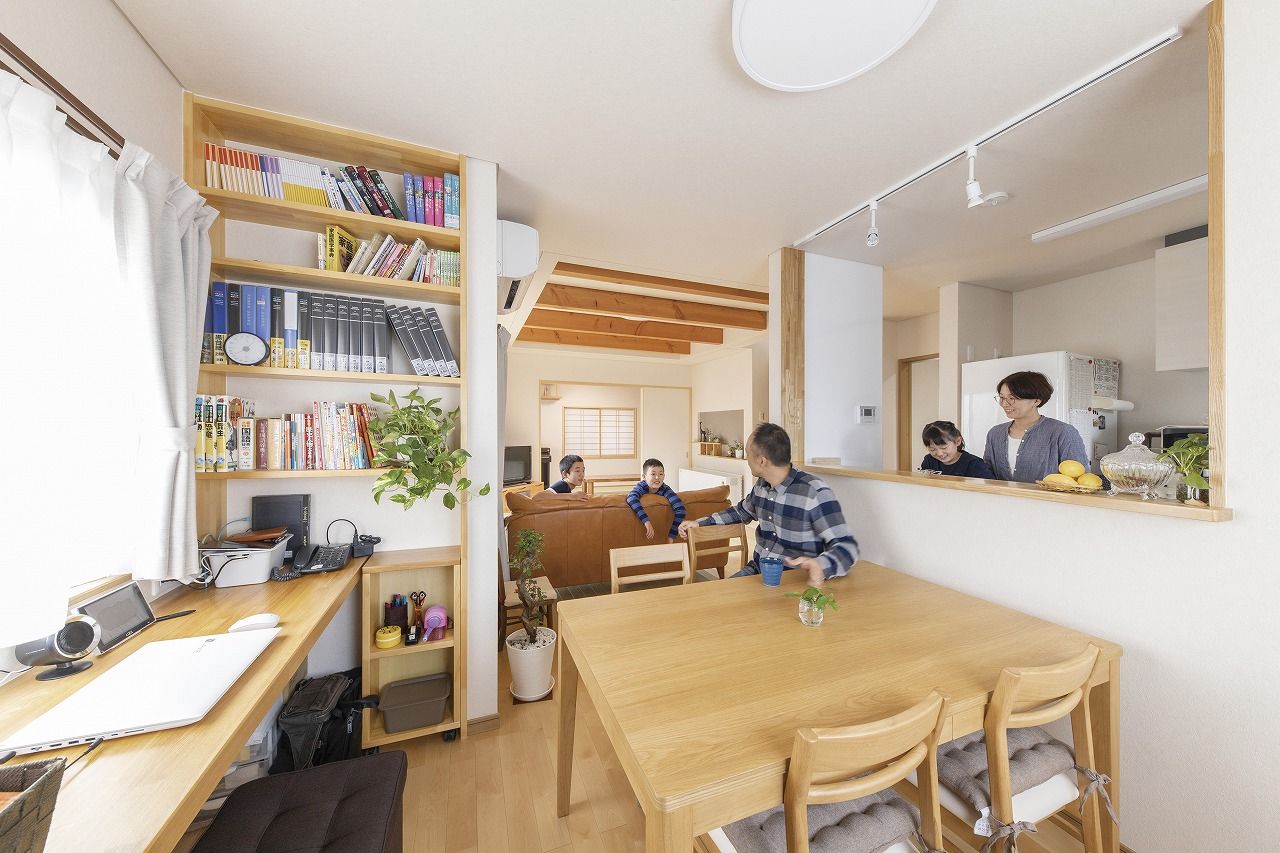 間中工務店 考え抜かれた動線が暮らしを快適にする！随所に配した無垢材が心地よく、機能的で家事ラクな住まいの建築実例画像3