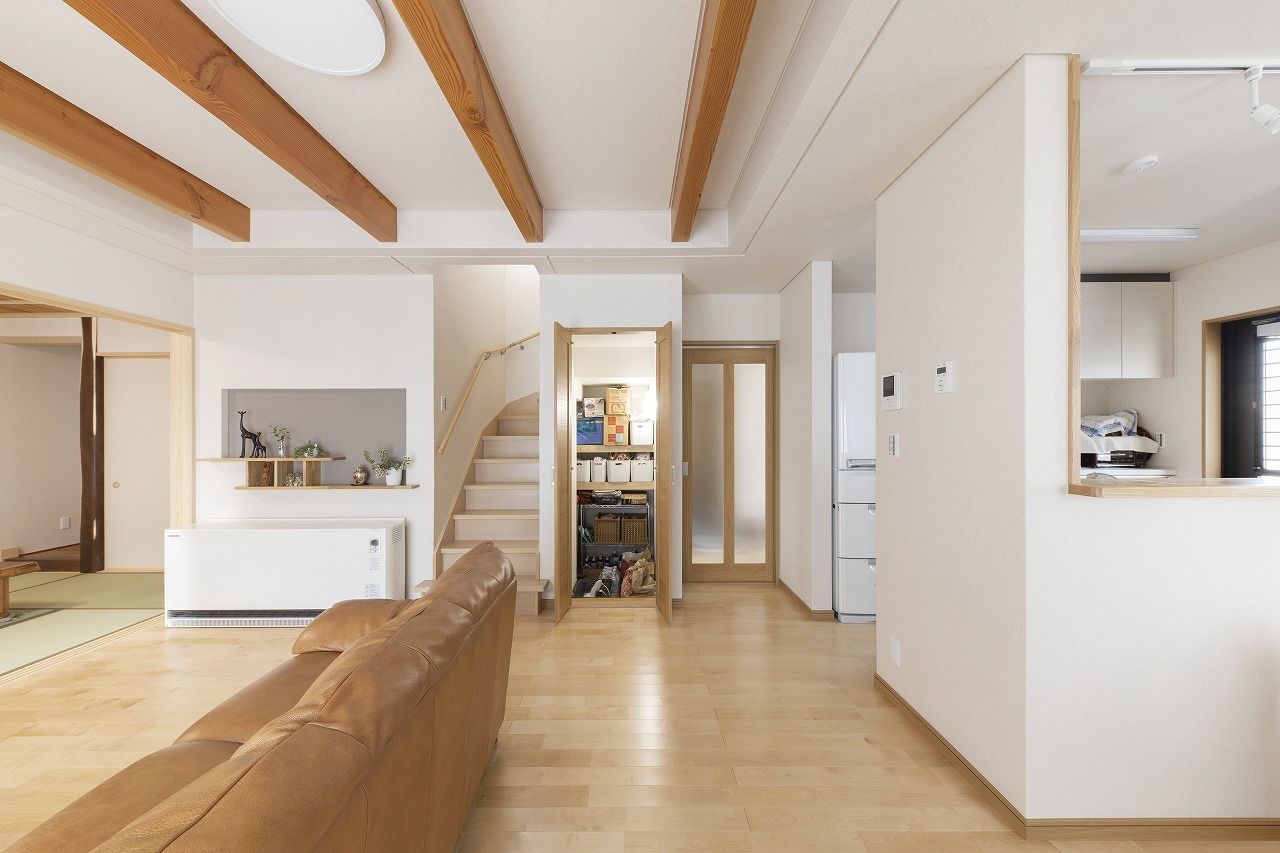 間中工務店 考え抜かれた動線が暮らしを快適にする！随所に配した無垢材が心地よく、機能的で家事ラクな住まいの建築実例画像4