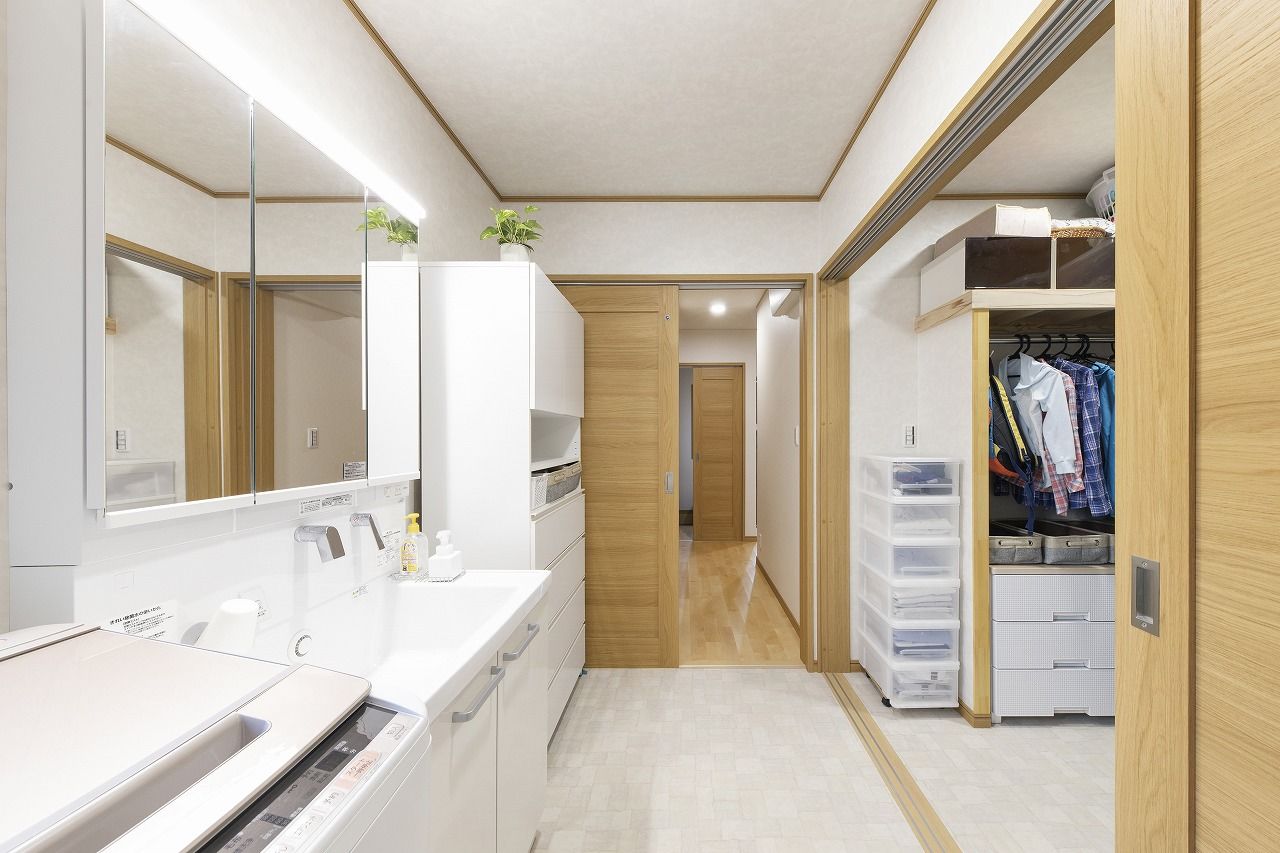 間中工務店 考え抜かれた動線が暮らしを快適にする！随所に配した無垢材が心地よく、機能的で家事ラクな住まいの建築実例画像6