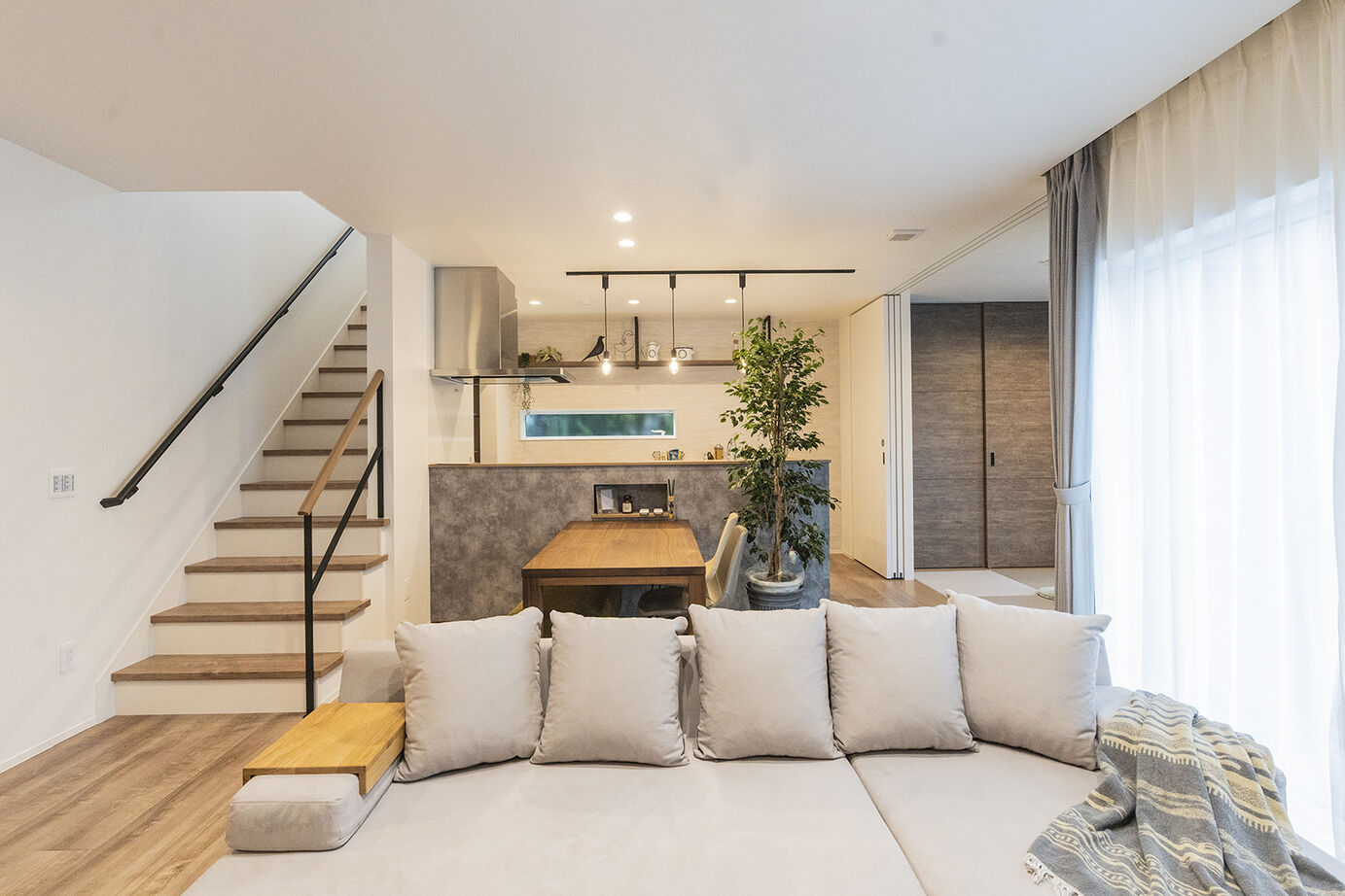 アントール 【3000万円～3499万円／ビルトインガレージ／間取図】心地よいデザインの住まいで、趣味をとことん楽しむの建築実例画像2