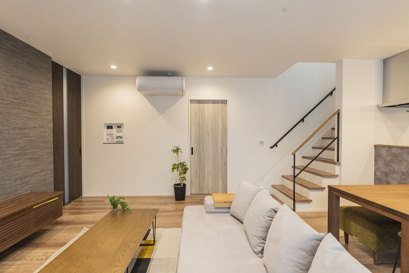 アントール 【3000万円～3499万円／ビルトインガレージ／間取図】心地よいデザインの住まいで、趣味をとことん楽しむの建築実例画像8