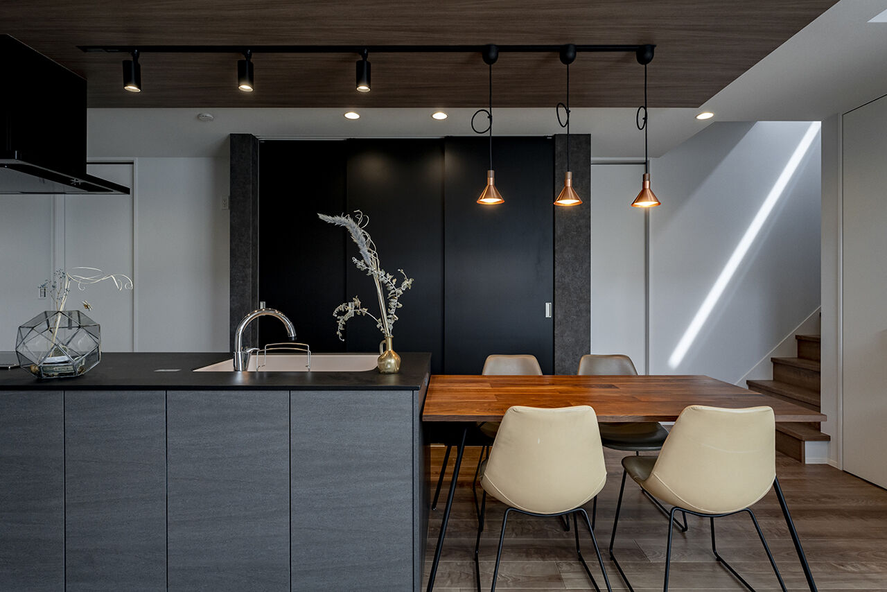 アントール 【3500万円～3999万円／ペット／ビルトインガレージ／間取図】スキップフロアとサンクンリビングが魅力の家の建築実例画像4