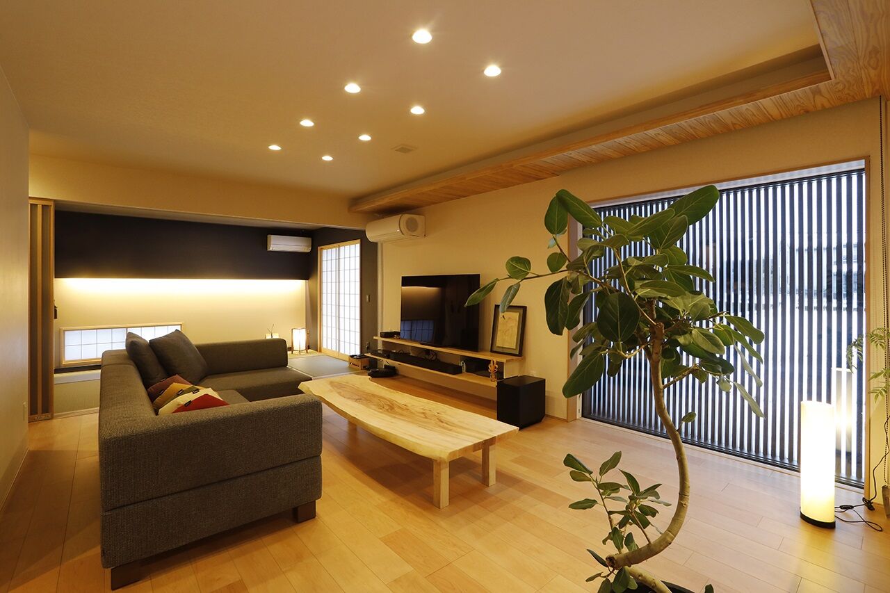 アントール 【3000万円～3499万円／家事動線／収納充実】落ち着きのあるデザインで、木の温もりを感じる和モダンな家にの建築実例画像2