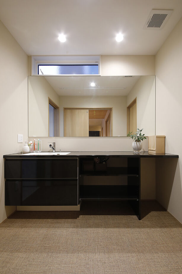 アントール 【3000万円～3499万円／家事動線／収納充実】落ち着きのあるデザインで、木の温もりを感じる和モダンな家にの建築実例画像6