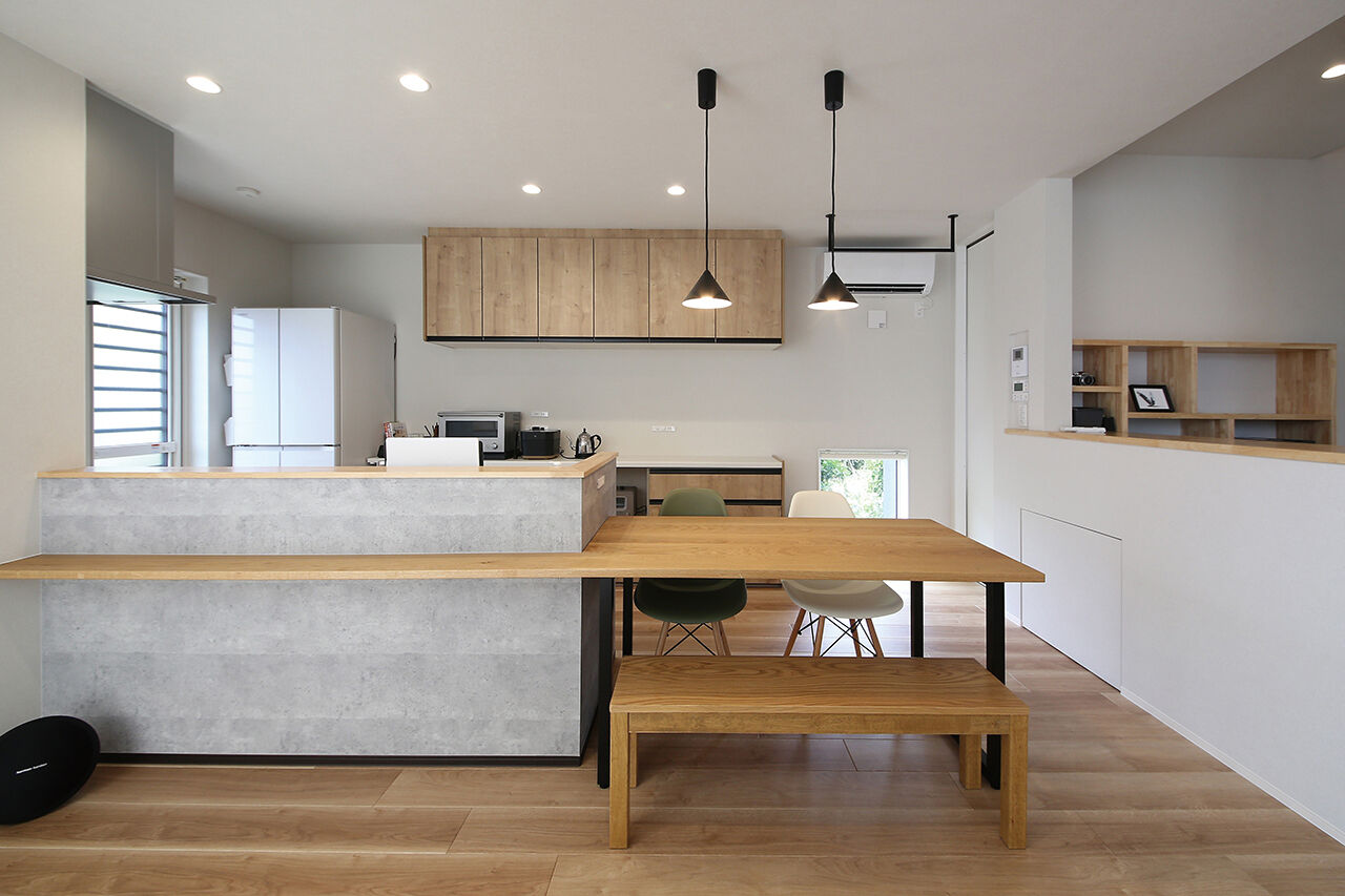 アントール 【2000万円～2499万円／ビルトインガレージ／間取図】リズム感ある空間を楽しむ。ダウンリビングのある家の建築実例画像3