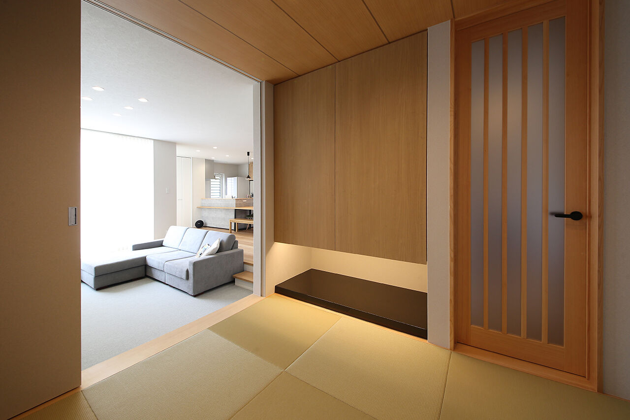 アントール 【2000万円～2499万円／ビルトインガレージ／間取図】リズム感ある空間を楽しむ。ダウンリビングのある家の建築実例画像4