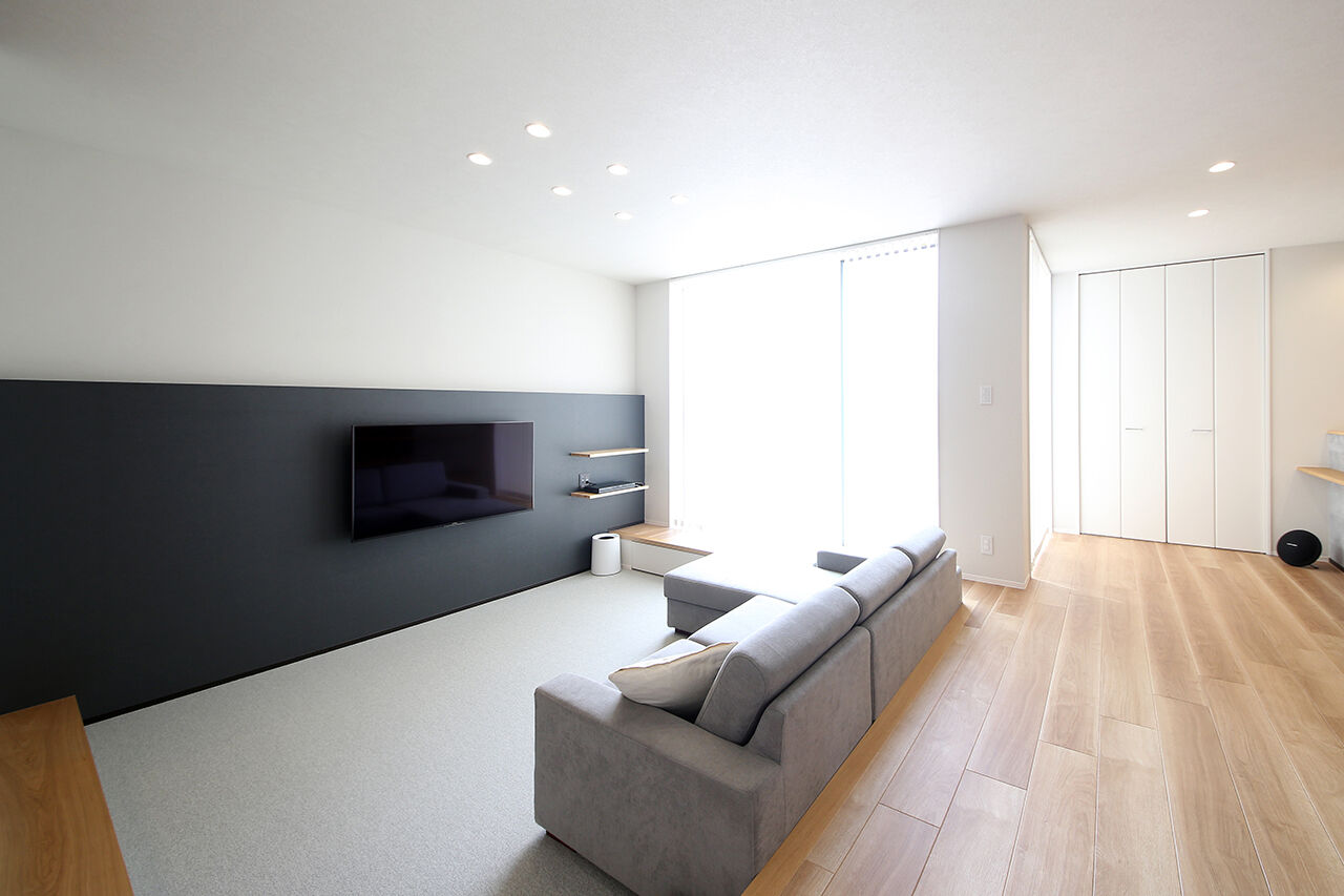 アントール 【2000万円～2499万円／ビルトインガレージ／間取図】リズム感ある空間を楽しむ。ダウンリビングのある家の建築実例画像5