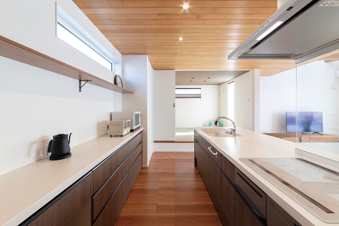 アントール 【2500万円～2999万円／収納充実／間取図】屋根まで届く吹き抜けが圧倒的な開放感を演出。光溢れる住まいの建築実例画像3