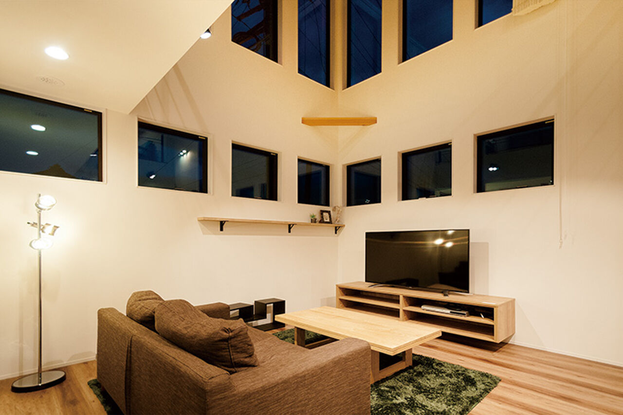 アントール 【2500万円～2999万円／吹抜／土間／間取図】玄関に入ると広い土間とLDKが広がる、開放感たっぷりの住まいの建築実例画像5