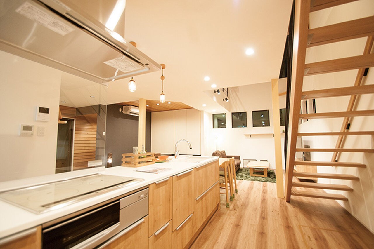 アントール 【2500万円～2999万円／吹抜／土間／間取図】玄関に入ると広い土間とLDKが広がる、開放感たっぷりの住まいの建築実例画像7