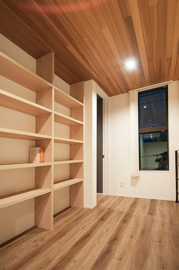 アントール 【2500万円～2999万円／吹抜／土間／間取図】玄関に入ると広い土間とLDKが広がる、開放感たっぷりの住まいの建築実例画像10