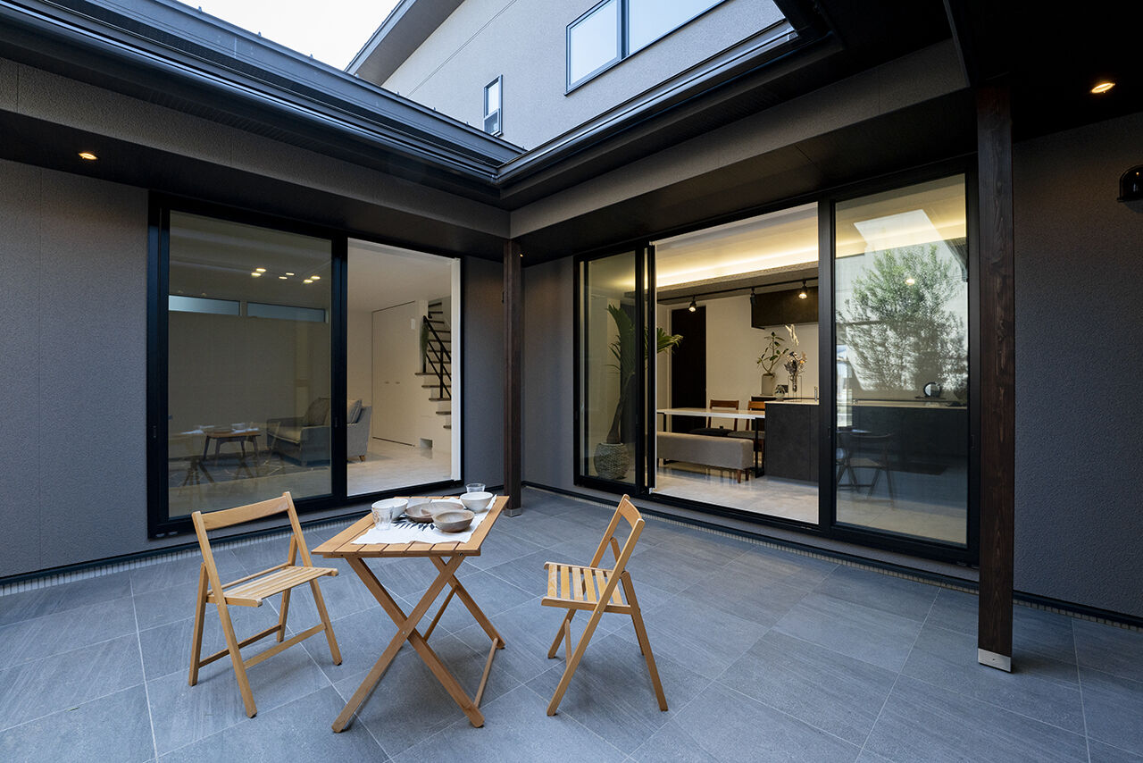 アントール 【ビルトインガレージ／中庭／収納充実／動線】ホテルライクな上質空間と中庭のある暮らしを楽しむの建築実例画像1