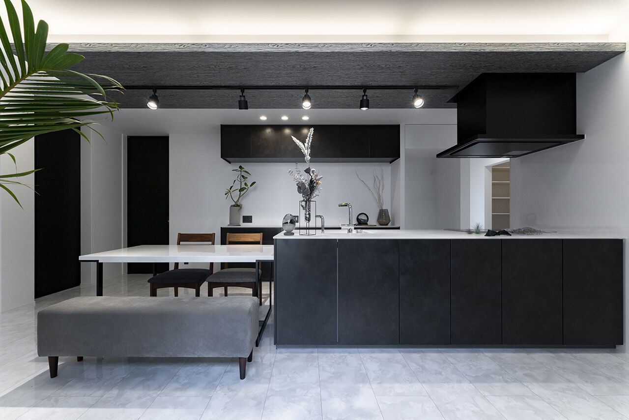 アントール 【ビルトインガレージ／中庭／収納充実／動線】ホテルライクな上質空間と中庭のある暮らしを楽しむの建築実例画像2