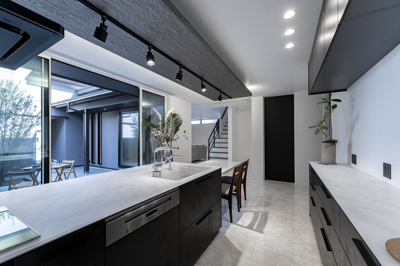 アントール 【ビルトインガレージ／中庭／収納充実／動線】ホテルライクな上質空間と中庭のある暮らしを楽しむの建築実例画像4