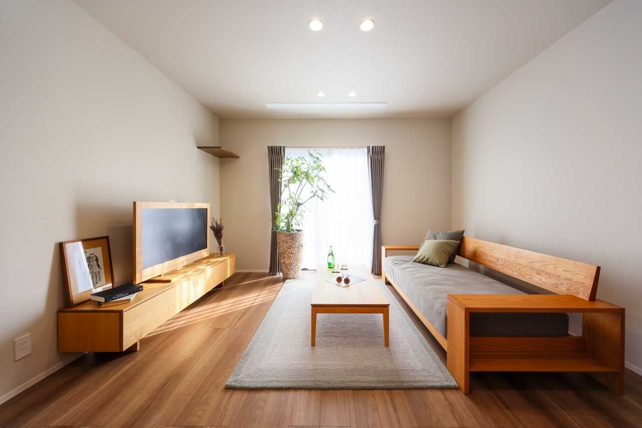 アントール 【2000万円～2499万円／4LDK+フリースペース／家事動線／間取り図】家族が集うシンプルで心地よい住まいの建築実例画像1