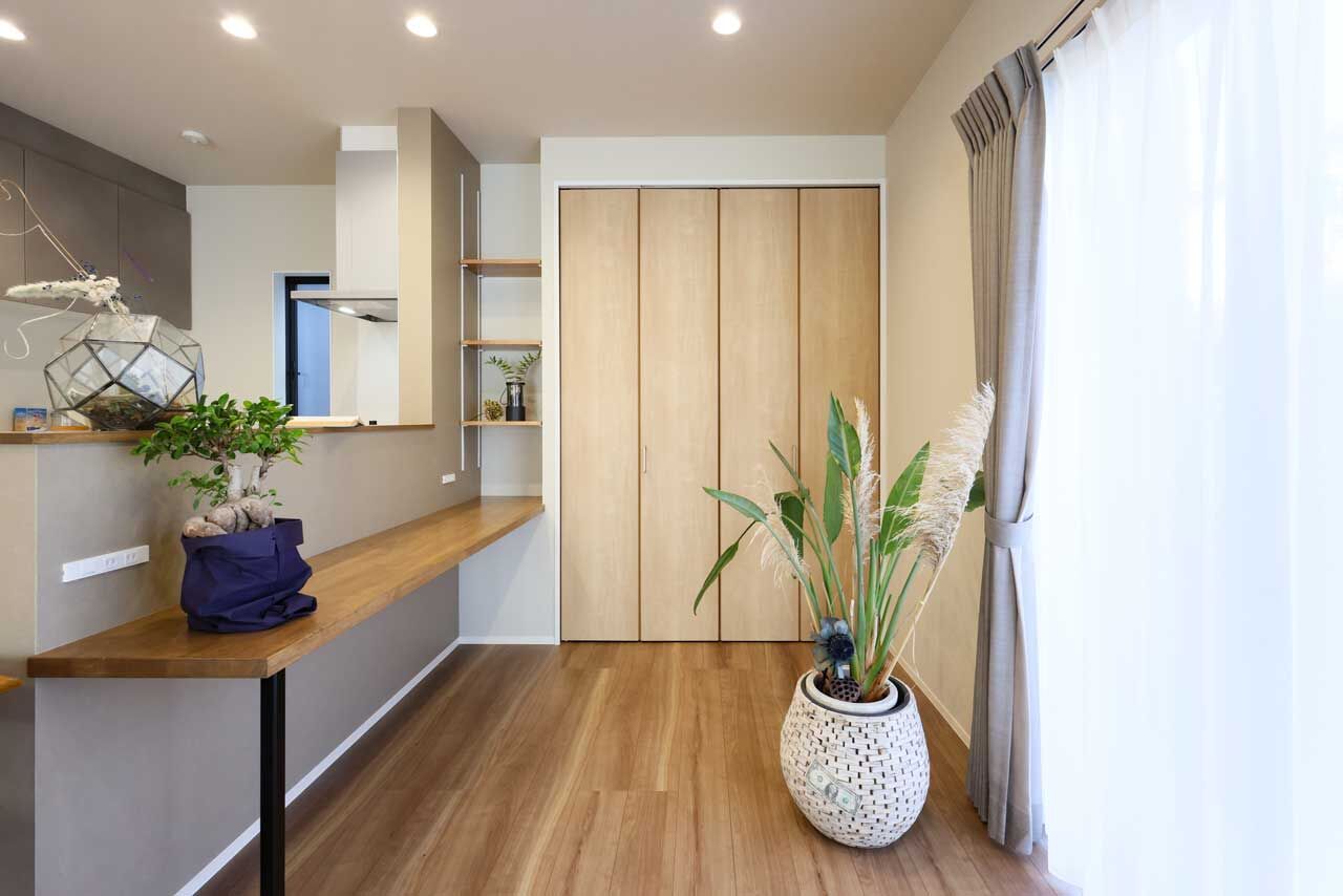 アントール 【2000万円～2499万円／4LDK+フリースペース／家事動線／間取り図】家族が集うシンプルで心地よい住まいの建築実例画像4