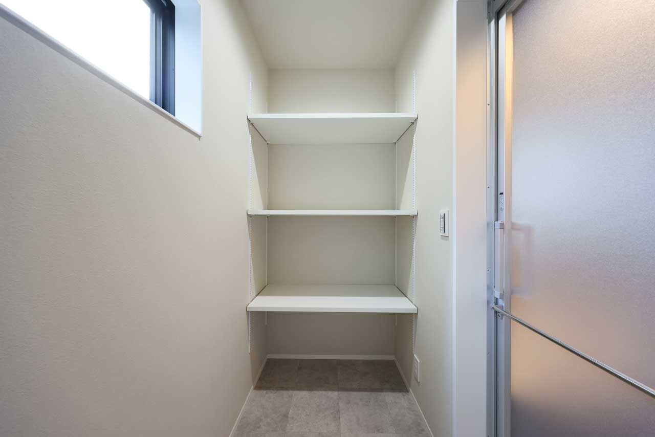 アントール 【2000万円～2499万円／4LDK+フリースペース／家事動線／間取り図】家族が集うシンプルで心地よい住まいの建築実例画像6