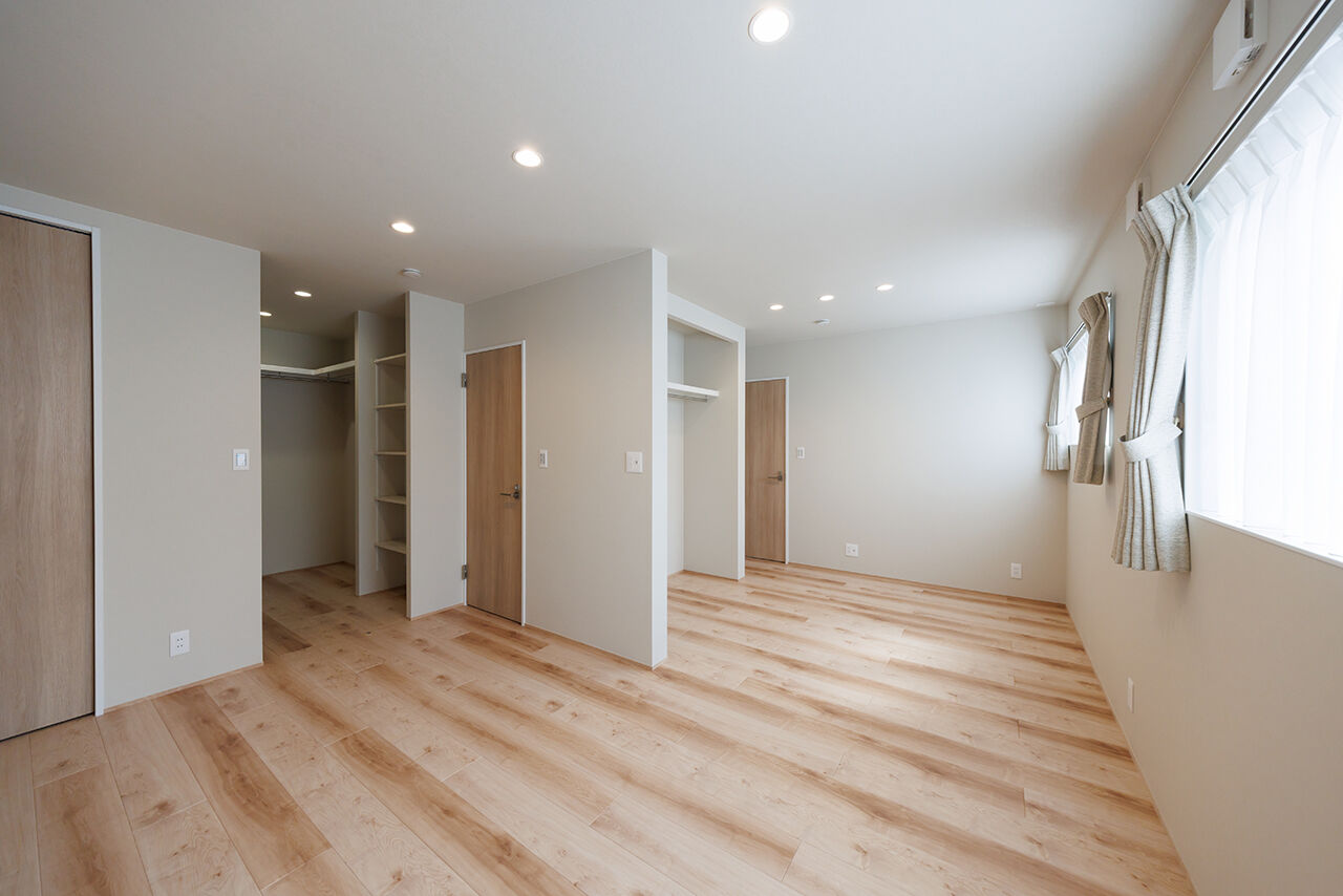 アントール 【2500万円～2999万円／和モダン／間取図】格子天井のリビングは、高級感と特別感が漂う空間の建築実例画像5