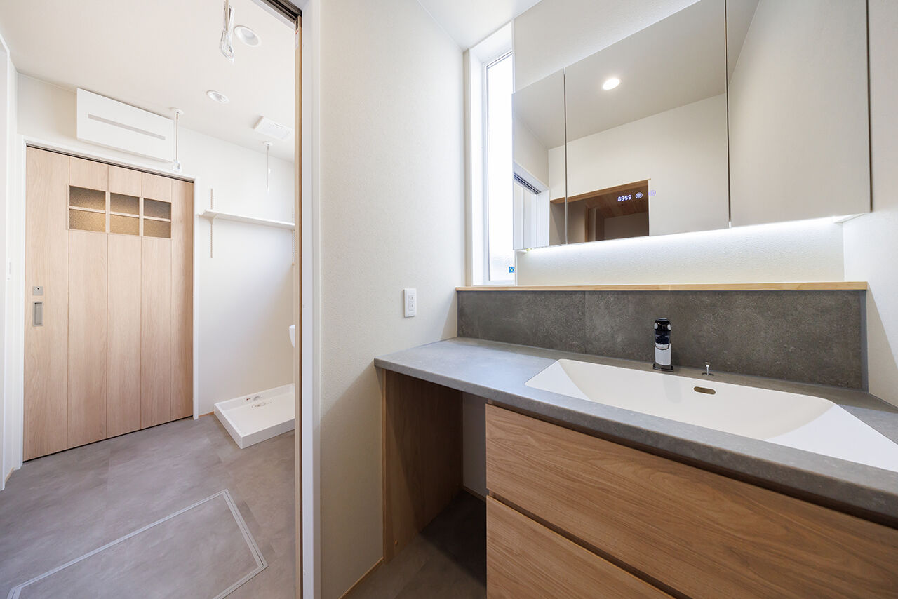 アントール 【2500万円～2999万円／和モダン／間取図】格子天井のリビングは、高級感と特別感が漂う空間の建築実例画像8