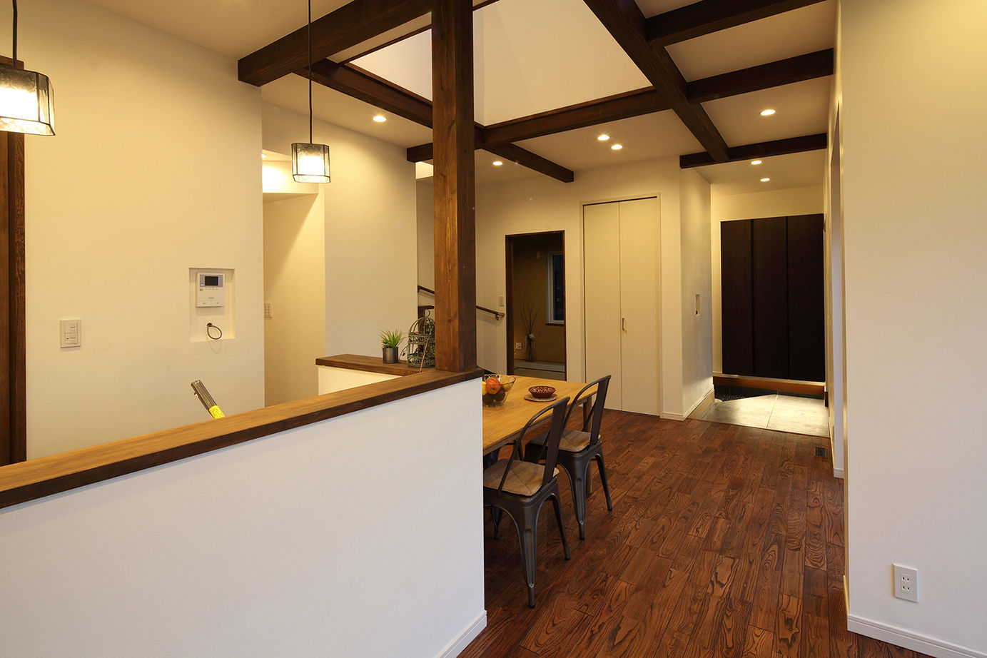 木のすまい工房 【2000万円台｜30坪｜和モダン】自然素材で創った古民家のような30坪和モダンの住まい＜間取り図有＞の建築実例画像6