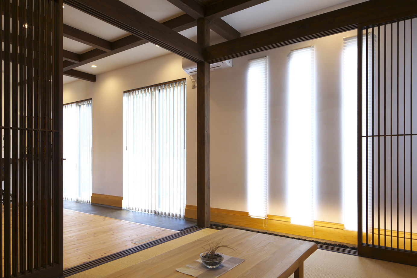 木のすまい工房 【2000万円台｜29坪｜和モダン】L字型の土間が1階フロアをつないだ、約29坪の家＜間取り図有＞の建築実例画像5