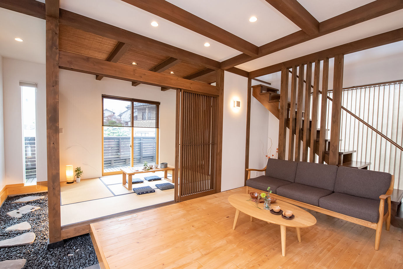 木のすまい工房 【2000万円台｜29坪｜和モダン】L字型の土間が1階フロアをつないだ、約29坪の家＜間取り図有＞の建築実例画像6