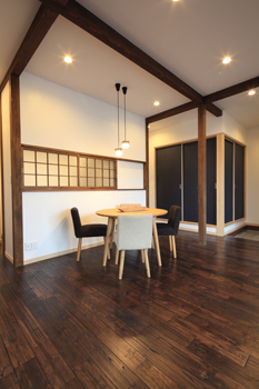 木のすまい工房 【2000万円台｜23坪｜平屋】漆喰の塗り壁や木の質感に惚れ込んだ風情を楽しむ和モダンの平屋＜間取り図有＞の建築実例画像7