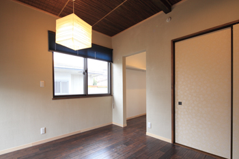 木のすまい工房 【2000万円台｜23坪｜平屋】漆喰の塗り壁や木の質感に惚れ込んだ風情を楽しむ和モダンの平屋＜間取り図有＞の建築実例画像9