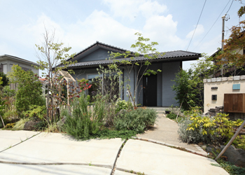 木のすまい工房 【2000万円台｜23坪｜平屋】漆喰の塗り壁や木の質感に惚れ込んだ風情を楽しむ和モダンの平屋＜間取り図有＞の建築実例画像10