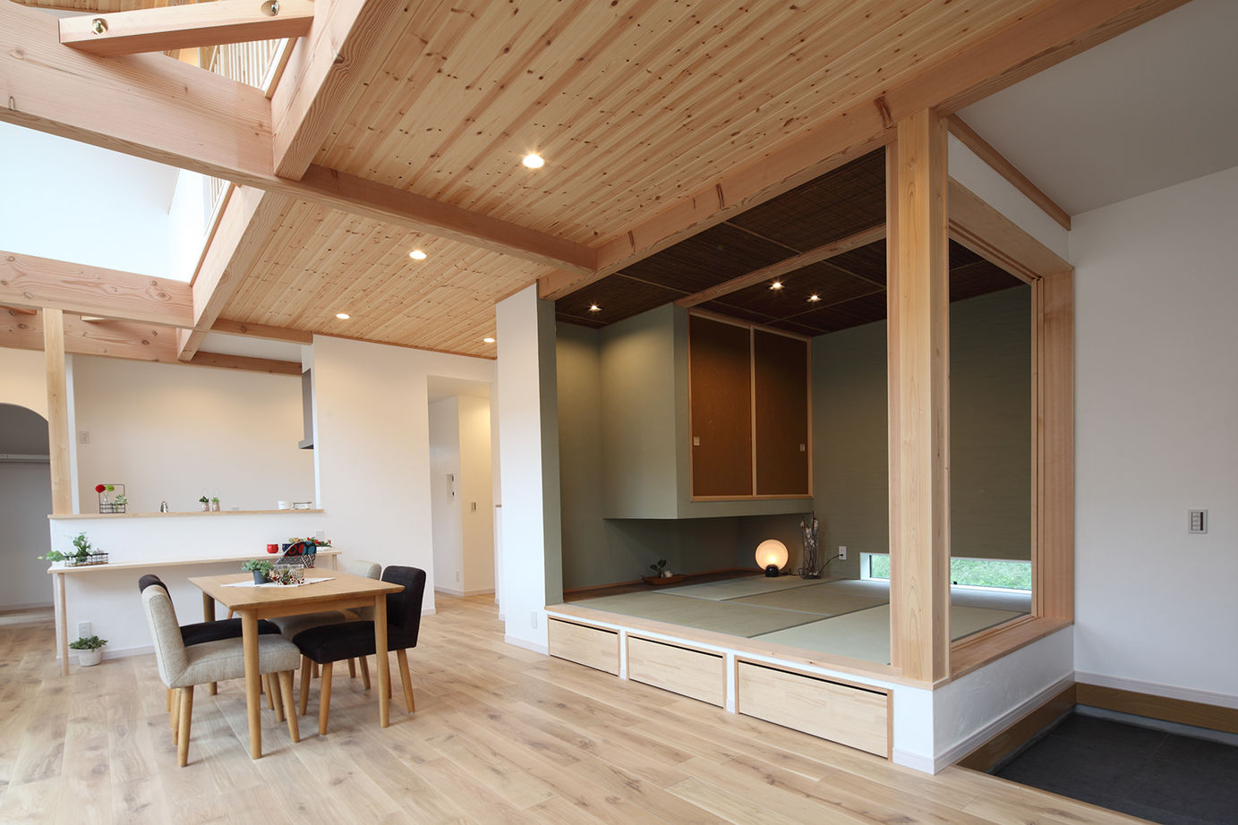 木のすまい工房 【2000万円台｜38坪｜吹き抜け｜無垢】木の質感と美しさ感じる自然素材の住まい＜間取り図有＞の建築実例画像4