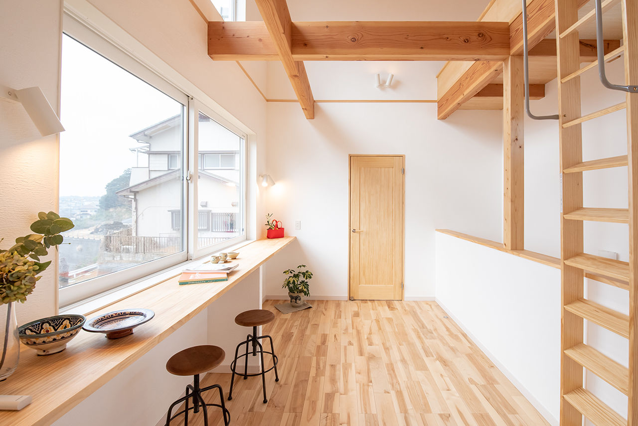 木のすまい工房 【1000万円台｜26坪｜家事動線】高台で光と風を日常に。 無垢と漆喰に癒される家＜間取り図有＞の建築実例画像3