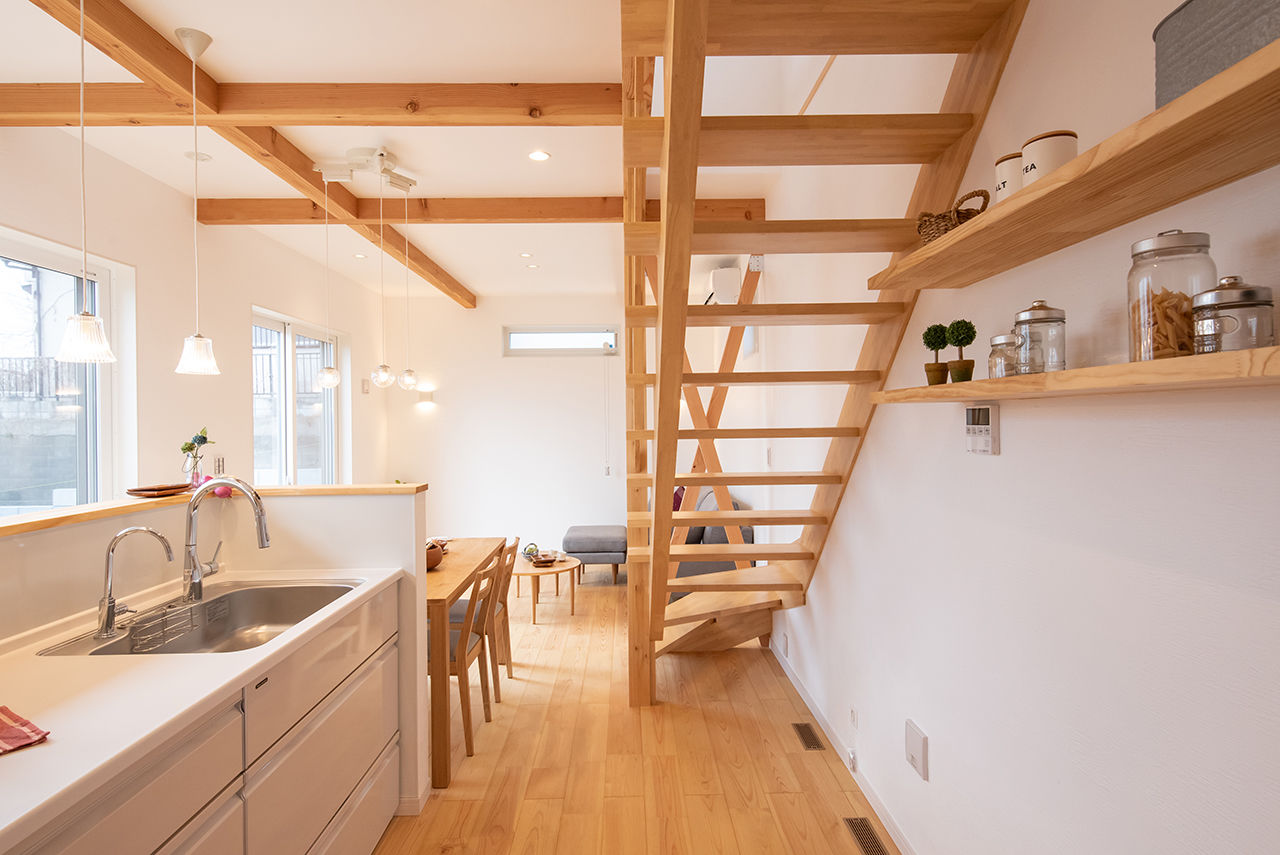 木のすまい工房 【1000万円台｜26坪｜家事動線】高台で光と風を日常に。 無垢と漆喰に癒される家＜間取り図有＞の建築実例画像6