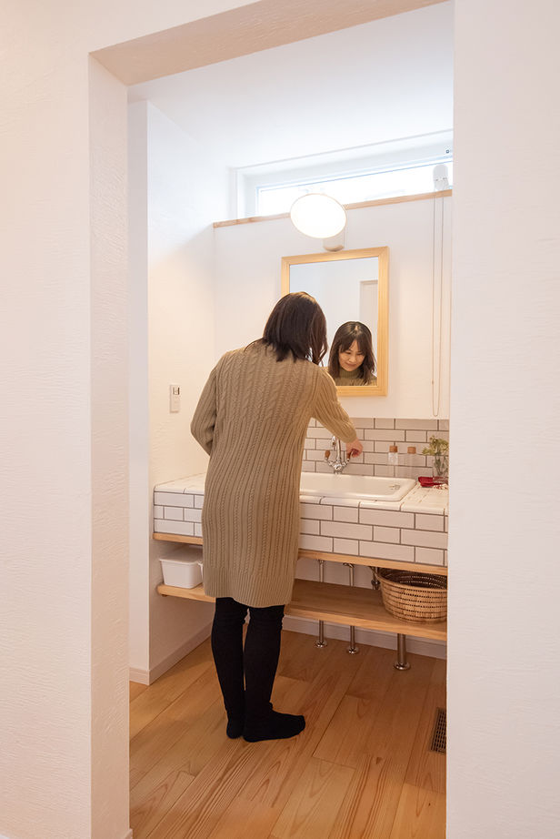 木のすまい工房 【1000万円台｜26坪｜家事動線】高台で光と風を日常に。 無垢と漆喰に癒される家＜間取り図有＞の建築実例画像9