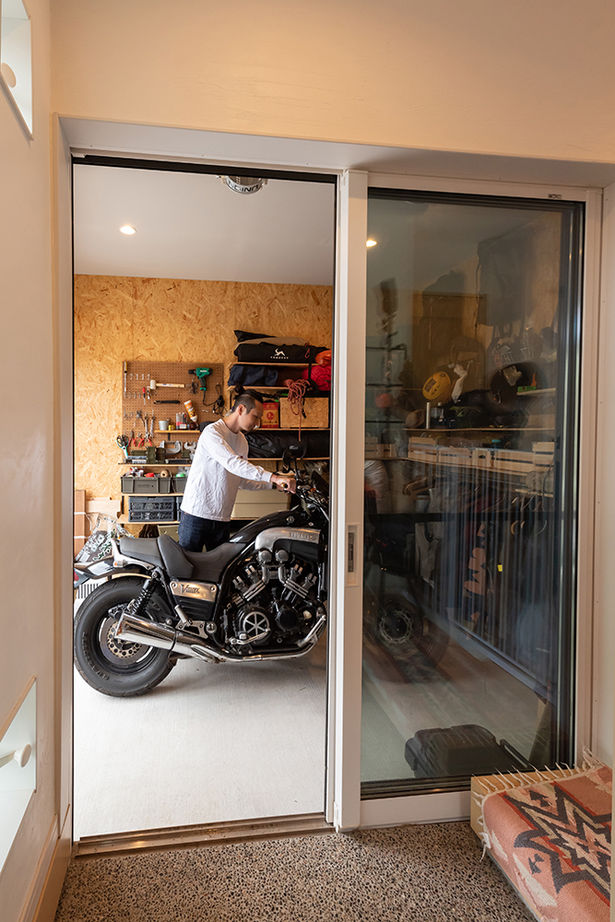 木のすまい工房 【2000万円台｜約30坪｜ビルトインガレージ】吹き抜けが心地よい、ペットと暮らすカフェ風の家＜間取図有＞の建築実例画像3