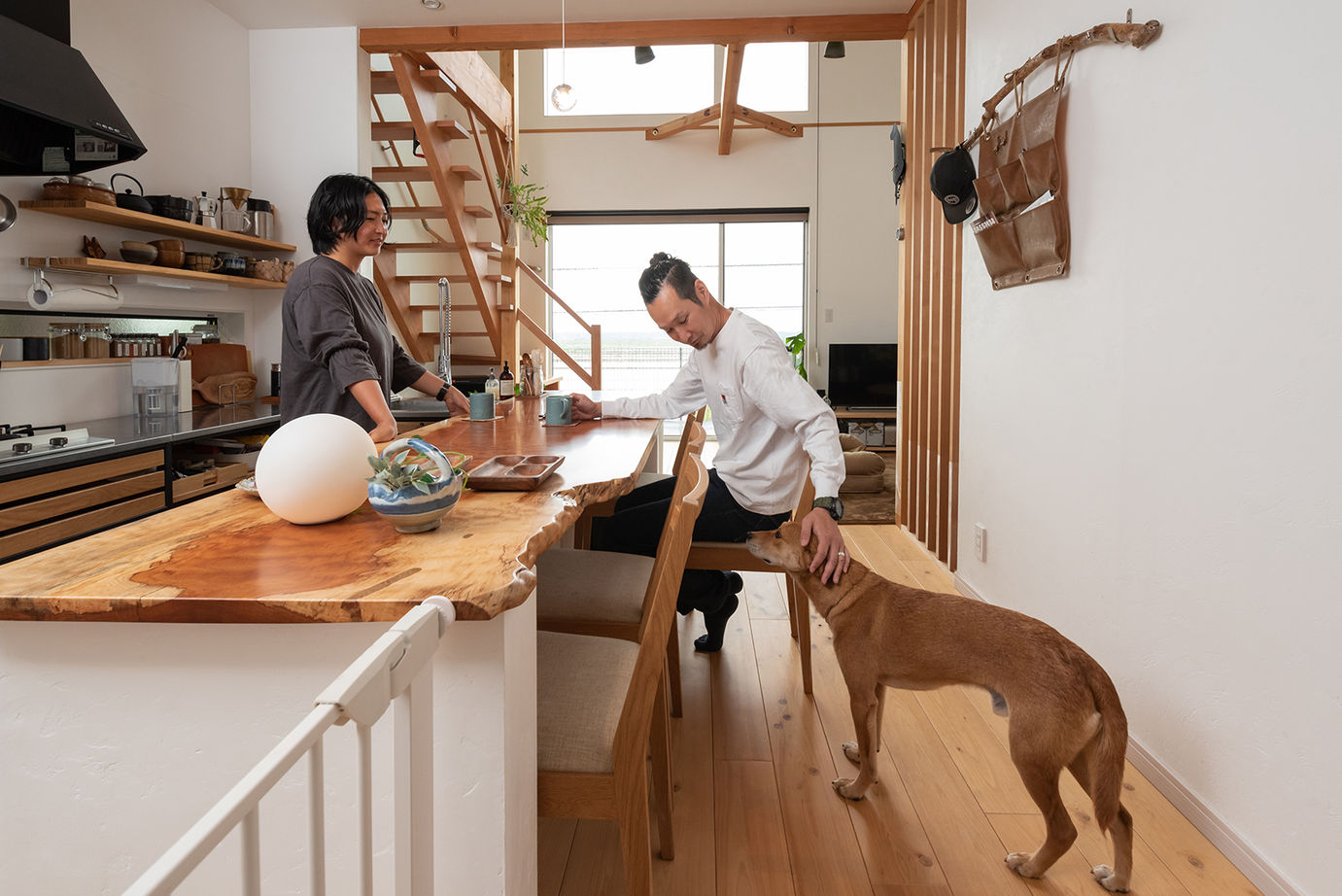 木のすまい工房 【2000万円台｜約30坪｜ビルトインガレージ】吹き抜けが心地よい、ペットと暮らすカフェ風の家＜間取図有＞の建築実例画像5