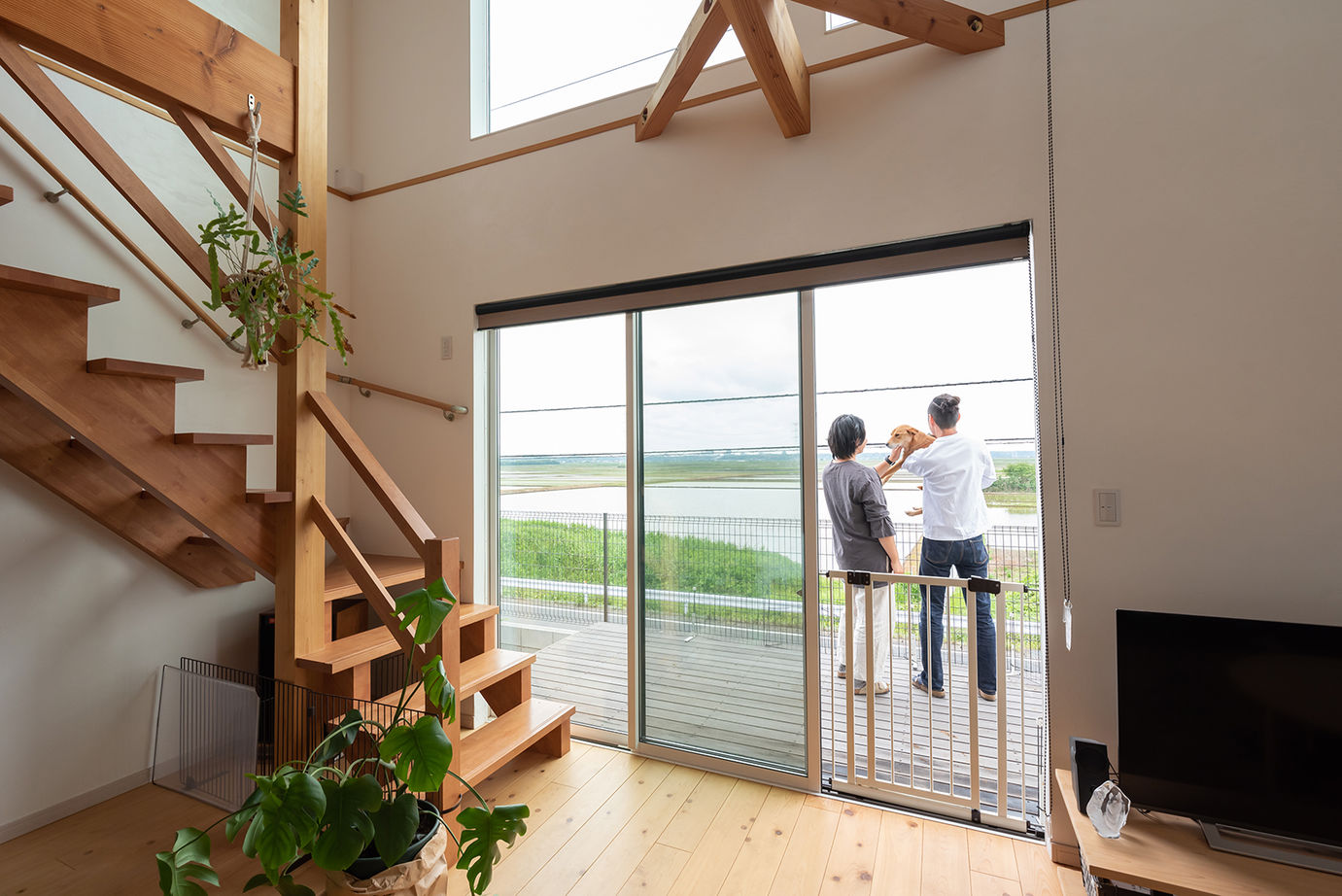 木のすまい工房 【2000万円台｜約30坪｜ビルトインガレージ】吹き抜けが心地よい、ペットと暮らすカフェ風の家＜間取図有＞の建築実例画像6