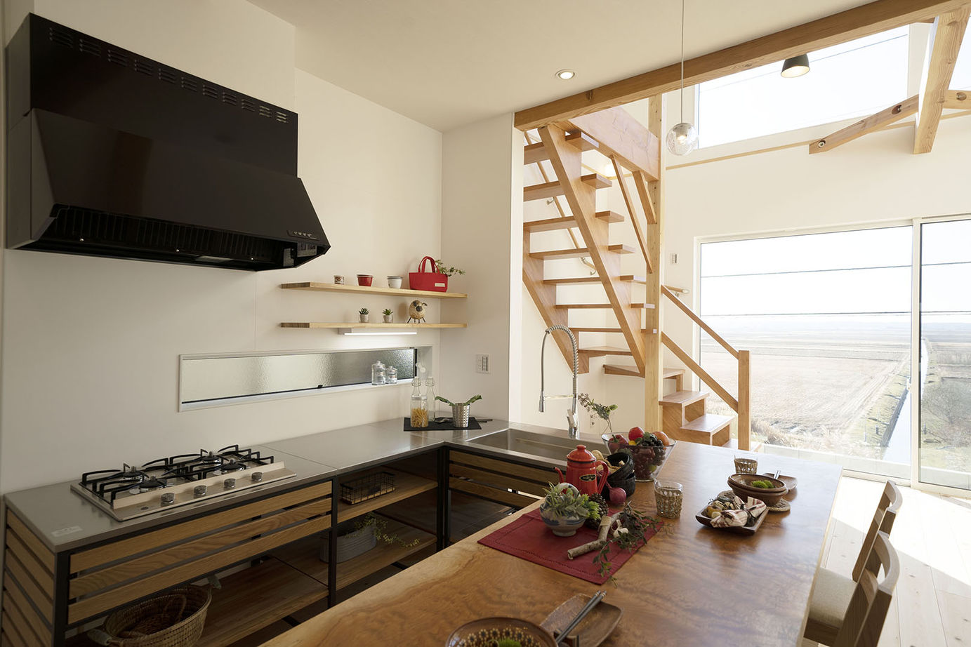 木のすまい工房 【2000万円台｜約30坪｜ビルトインガレージ】吹き抜けが心地よい、ペットと暮らすカフェ風の家＜間取図有＞の建築実例画像7