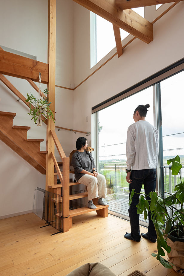 木のすまい工房 【2000万円台｜約30坪｜ビルトインガレージ】吹き抜けが心地よい、ペットと暮らすカフェ風の家＜間取図有＞の建築実例画像8