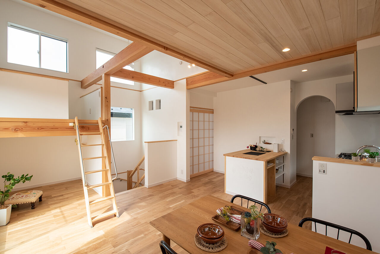 木のすまい工房 【2000万円台／2階リビング／間取図】溢れる光と開放感が嬉しい！敷地面積30.6坪に自然素材が心地いい家をの建築実例画像2