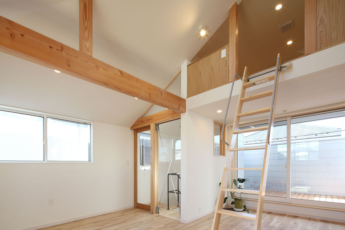 木のすまい工房 【2000万円台／狭小／ロフト／2階リビング／間取図】「22坪でも大丈夫!」。広さを感じ明るく開放的な木の家の建築実例画像6