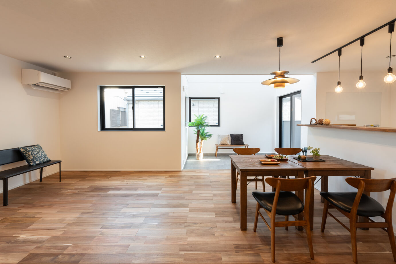 木のすまい工房 【5000万円台／ビルトインガレージ／インナーテラス／間取図】完全自由設計で叶えた3階建て二世帯住宅の建築実例画像