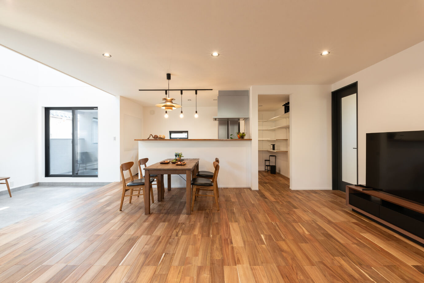 木のすまい工房 【5000万円台／ビルトインガレージ／インナーテラス／間取図】完全自由設計で叶えた3階建て二世帯住宅の建築実例画像2