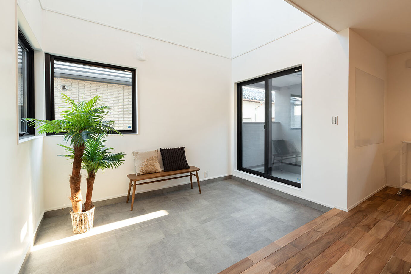 木のすまい工房 【5000万円台／ビルトインガレージ／インナーテラス／間取図】完全自由設計で叶えた3階建て二世帯住宅の建築実例画像3